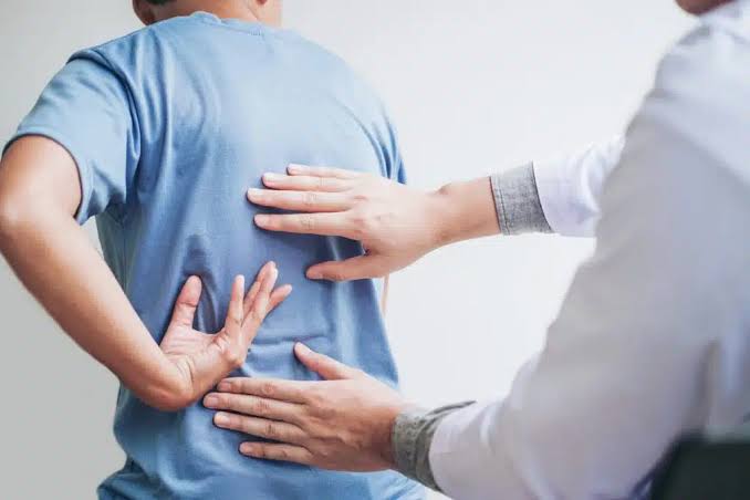 Back pain and spine specialist consultation in South Delhi